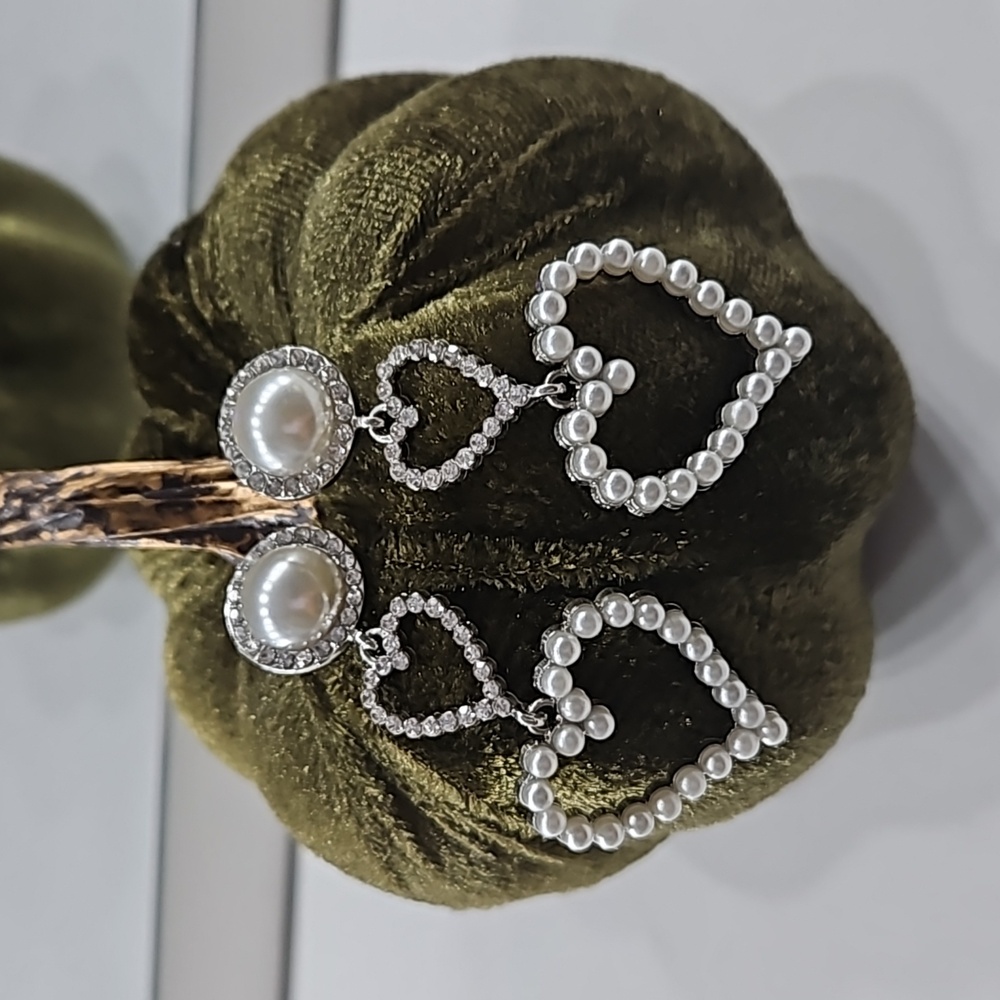 Pearl heart earrings